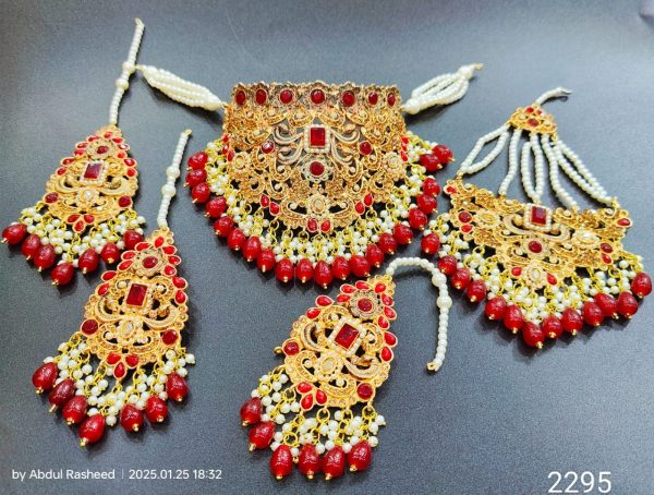 Marvelous Light Green Color Kundan Chokar Set with Earrings and Tikka