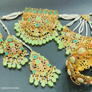 Marvelous Light Green Color Kundan Chokar Set with Earrings and Tikka