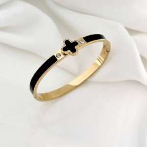 New Embalished Clover Bracelet Titanium Steel Black Oil Dropping Bracelet Temperament Bracelet Stainless Steel Bracelet