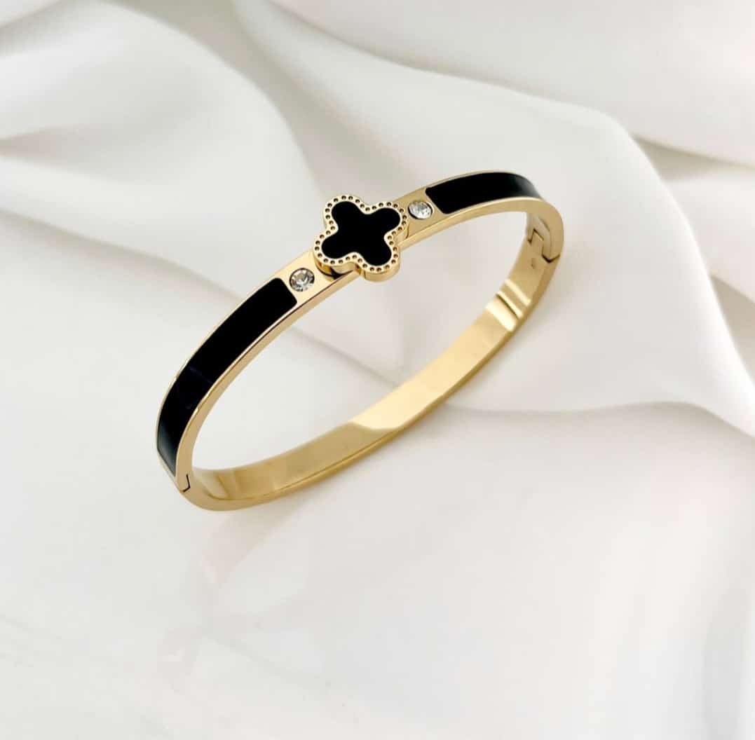 New Embalished Clover Bracelet Titanium Steel Black Oil Dropping Bracelet Temperament Bracelet Stainless Steel Bracelet