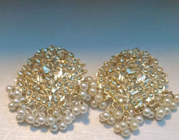 Trendy Crystal Flower & White Pearls Stud Earrings - Image 2