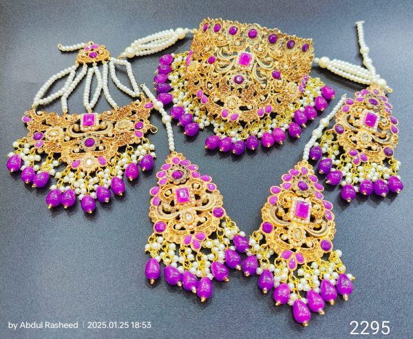 Marvelous Light Green Color Kundan Chokar Set with Earrings and Tikka